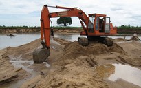 Cử tri bức xúc việc khai thác cát lậu ở sông Tiền
