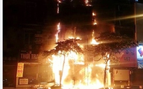 Hà Nội: Thẩm mỹ viện 5 tầng bùng cháy như bó đuốc
