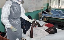 Một phụ nữ nghi nhiễm Ebola chết trên máy bay