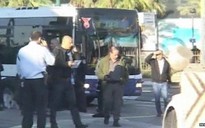 Thanh niên Palestine đâm 10 người Israel trên xe buýt