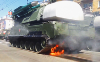 Bệ phóng tên lửa Buk bốc cháy trong lễ duyệt binh Nga