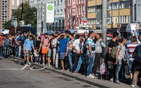 Nội bộ chia rẽ, Đức vẫn chi 6 tỉ euro giúp người di cư