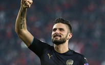 Giroud thành người hùng