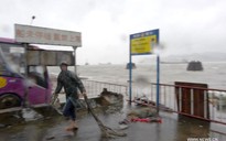 Ba cơn bão “vờn” Trung Quốc