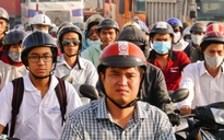 Những pha né kẹt xe liều lĩnh trên xa lộ Hà Nội
