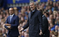Những cung bậc cảm xúc của Mourinho trong trận thua te tua Everton