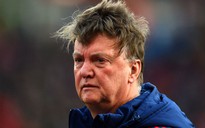 Van Gaal cân nhắc từ chức sau trận thua sốc Stoke