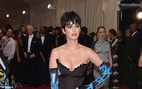 Katy Perry vướng kiện tụng với các nữ tu