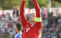 Rooney san bằng kỷ lục tồn tại 45 năm của huyền thoại Charlton