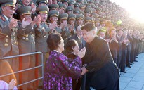 Tiết lộ bí mật sau những tràng pháo tay ở Triều Tiên