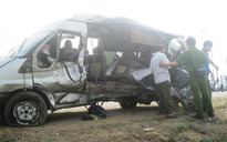 Tai nạn thảm khốc ở Hà Nội: Xe khách tông nhau, 5 người chết