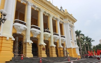 Tranh cãi việc Nhà hát lớn Hà Nội được sơn màu rực rỡ