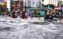Dân TP HCM đánh vật với kẹt xe, ngập nước!