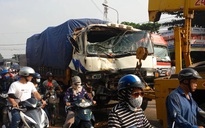 Xe tải tông liên hoàn 2 xe cứu hỏa, 3 xe hư hỏng nặng