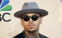 Ca sĩ Chris Brown van nài được vào Úc