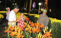Dân Đà Nẵng đổ xô đi mua hoa tối 30 tết