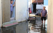 Thi công gây ngập, chính quyền không biết (!?)