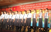 Học sinh Nhật hát "Như có Bác Hồ trong ngày vui đại thắng"