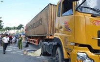 Một phụ nữ chết thảm khi lọt vào gầm container