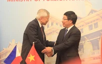 Ngoại trưởng Philippines và Việt Nam cùng lên tiếng về Biển Đông
