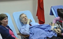 Đại sứ Mỹ tham gia hiến máu tại Hà Nội