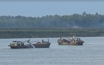 “Cát tặc” lộng hành trên sông Lam