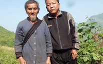 Gia đình người Mông cha truyền con nối trông coi cột mốc biên giới