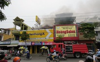 Cháy trung tâm điện thoại Viễn Thông A giữa thành phố Huế