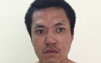 Lao ra ngã tư đèn đỏ, đập xe ô tô vu oan đòi tiền