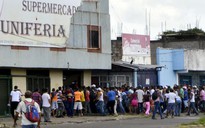 Cướp siêu thị tập thể tại Venezuela, 60 người bị bắt