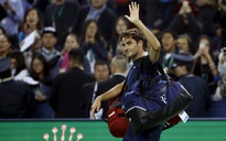 Đương kim vô địch Federer bị loại ngay trận ra quân