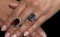 Tỉ phú Hồng Kông mua 2 kim cương 77 triệu USD cho con gái