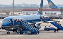 Tội phạm còng tay dẫn độ dọa có bom trên máy bay Vietnam Airlines