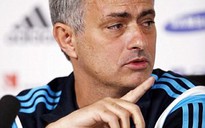 HLV Mourinho, Wenger nghi ngờ Man City lách luật khi mua Bony