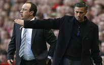 HLV Mourinho tố Benitez là "kẻ phá hoại"