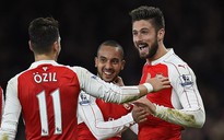 Walcott lập siêu phẩm, Arsenal quật ngã Man City