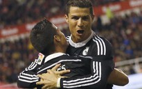 Ronaldo và Messi lại ghi bàn, Liga nín thở với cuộc đua song mã