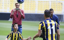 Con trai Van Persie cũng gia nhập Fenerbahce