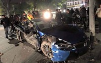 Siêu xe BMW i8 gây tai nạn kinh hãi ven Hồ Gươm