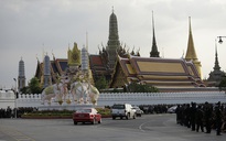 Linh cữu Quốc vương Thái Lan về đến "nhà"