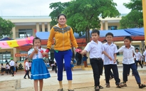 Năm học mới ở trường do Báo Người Lao Động tặng
