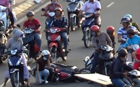 [VIDEO]: Nguy hiểm rình rập trên đại lộ đẹp nhất TP HCM