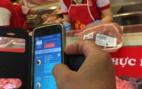 Người Sài Gòn tận mắt "soi" thịt heo bằng smartphone