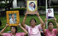 Thái Lan: Hoàng gia tập trung tại bệnh viện, thủ tướng hủy công du