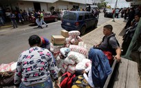 Dân Venezuela "đua" sang Brazil mua nhu yếu phẩm