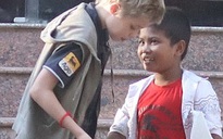 Con gái Angelina Jolie hăng say làm từ thiện ở Campuchia