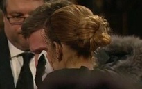 “Họa mi” Celine Dion đau đớn khóc chồng tại đám tang