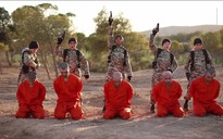 Sốc với clip “sư tử con mắt xanh của IS” hành quyết tù binh