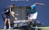 Monfils suýt bị đồng hồ đè gãy chân ở US Open