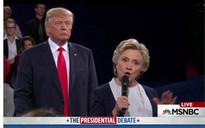 Bà Clinton bất ngờ trải lòng về sự “rình rập” của ông Trump